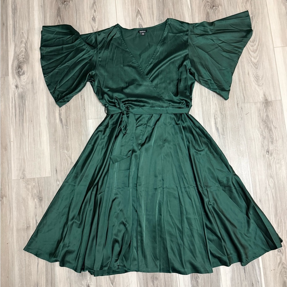 Boohoo Plus Satin Wrap Midi Dress in Emerald Green